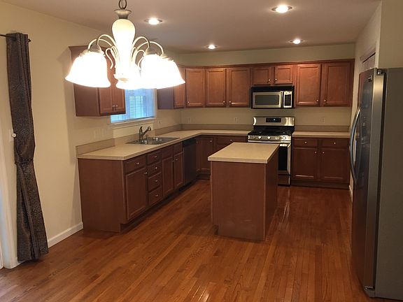 3rd image of 448 Hillside Dr
