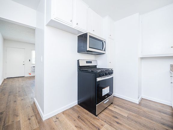 3rd image of 5716 Tujunga Ave #11110