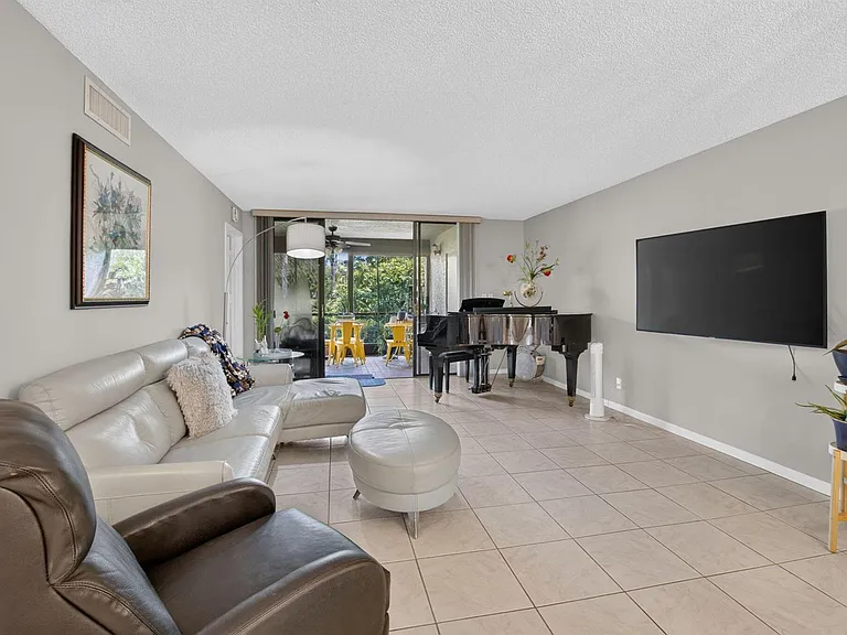 7473 Glendevon Ln #402 — Photo 7