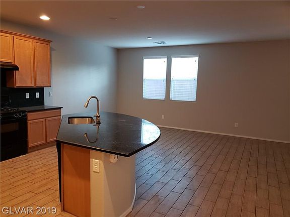 4th image of 10577 Hamdem Ave
