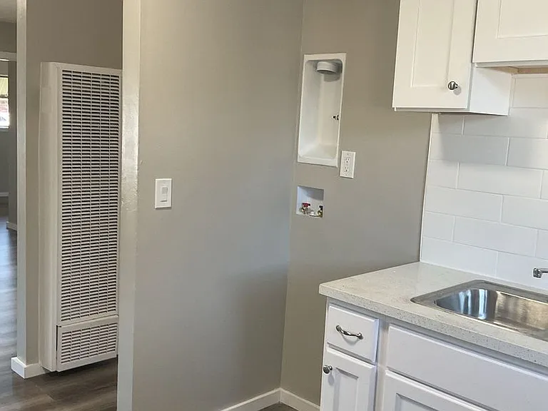 5143 Clara St — Photo 6