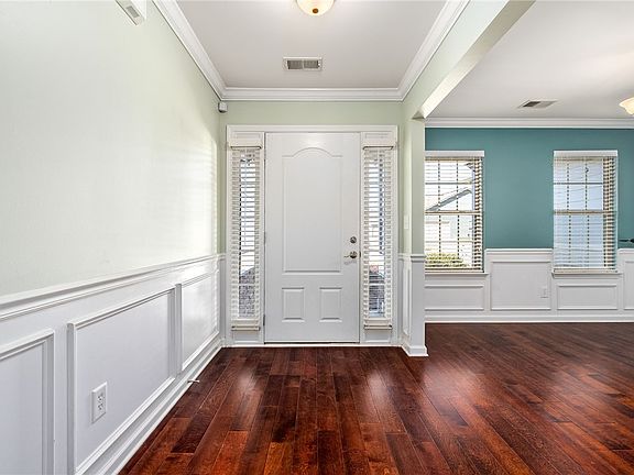 3rd image of 2705 Jennifer Ct