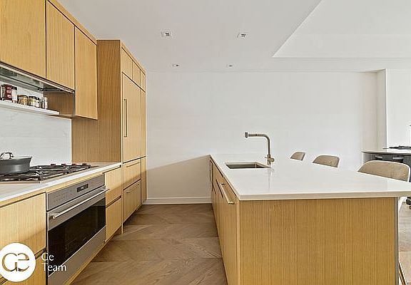 5th image of 211 W 14th St #4C