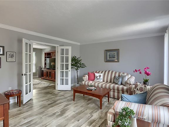 3rd image of 404 Poplar Ct
