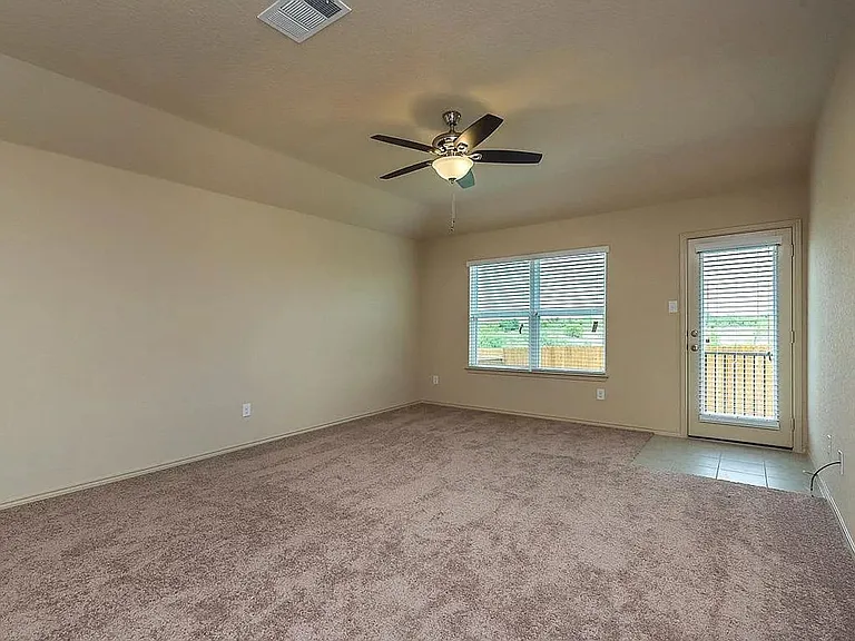 224 Lake Gln — Photo 7