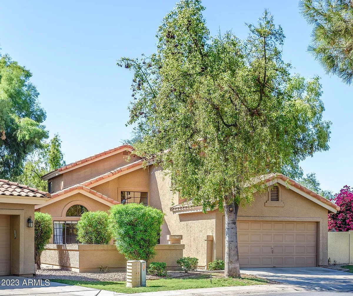 Building Photo - 8890 S Grandview Dr