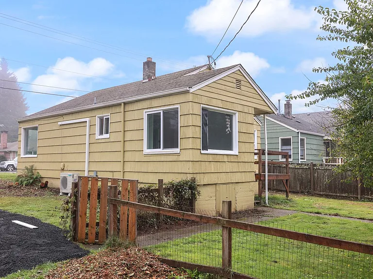 1223 Puget St NE — Photo 24