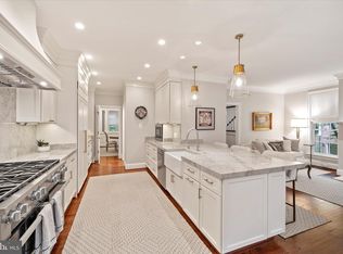 2011 Mayfair McLean Ct, Falls Church, VA 22043