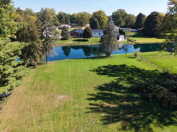 8520 Apple Blossom Ln, Flushing, MI 48433