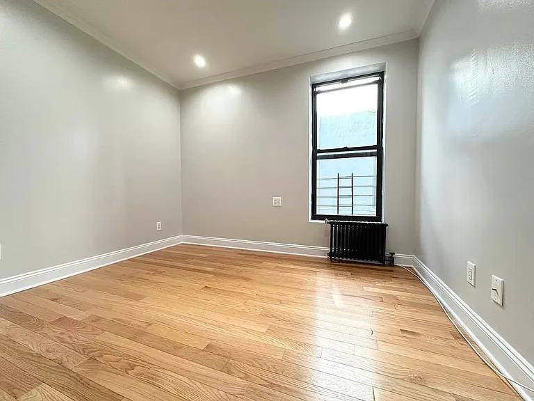 573 W 159th St #16 — Photo 4