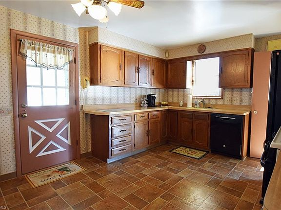 3rd image of 2263 Larchmont Dr