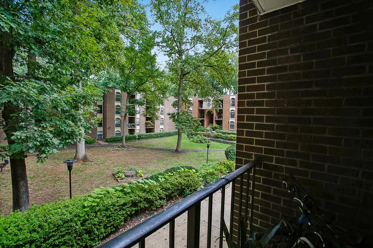 1 bed, 728 sqft, $1,950 — Photo 4
