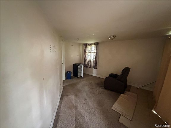 4th image of 16304 E Ten Mile Rd
