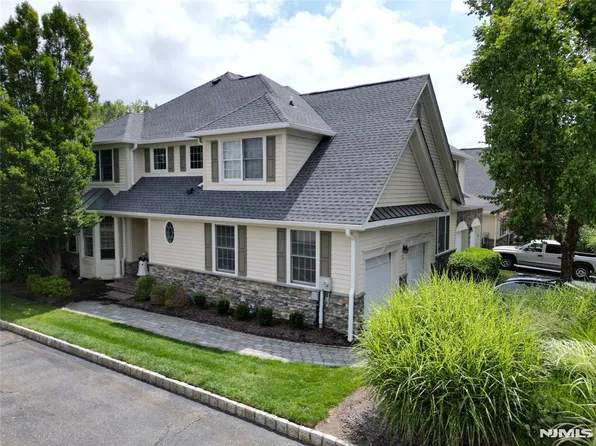 6 Schindler Ct, Upper Saddle River, NJ 07458