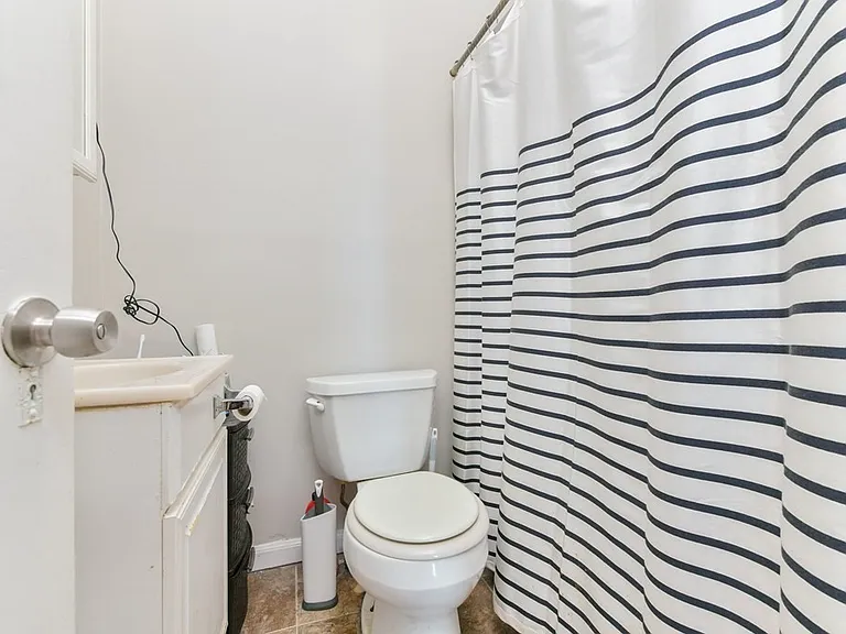 748 E 3rd St #2 — Photo 12