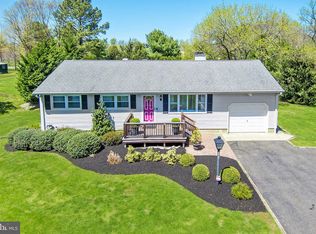 192 Burlington Path Rd, Cream Ridge, NJ 08514