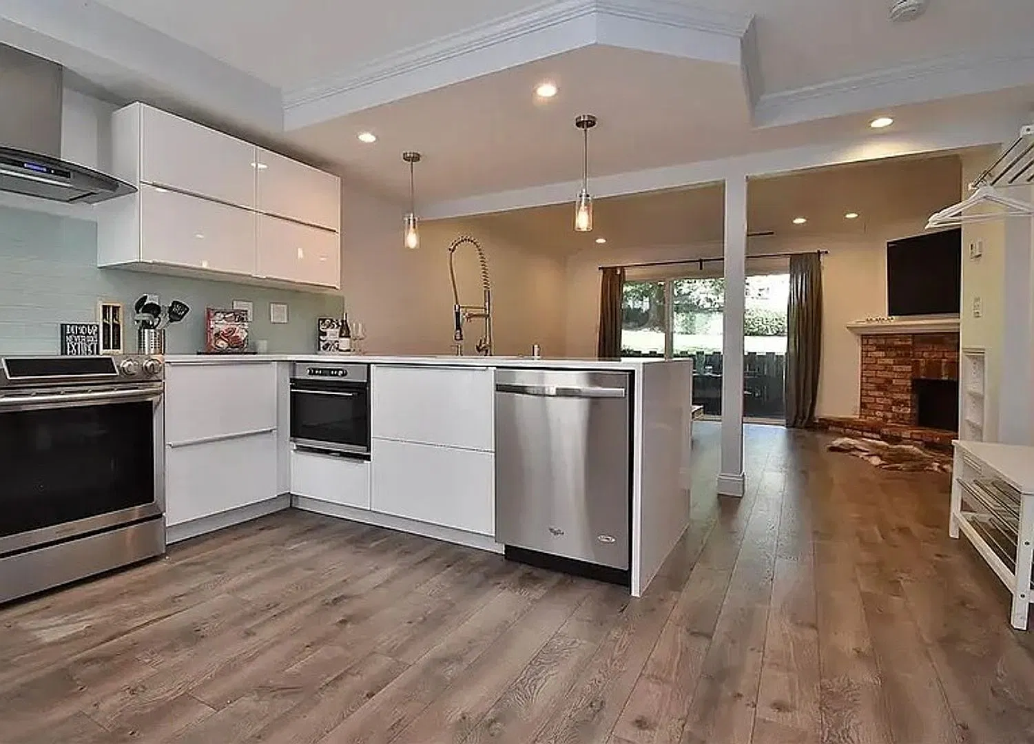 Danville Townhouse 2 bed / 1.5 bath - Near downtown, small dogs OK — Photo 1