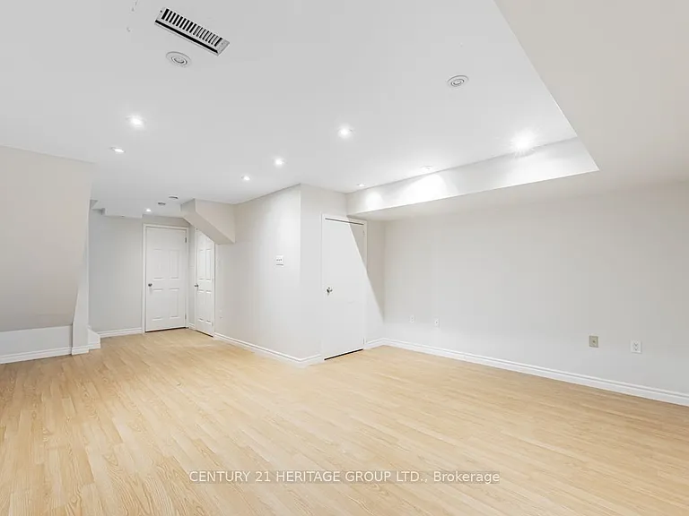 5602 Cortina Cres — Photo 15