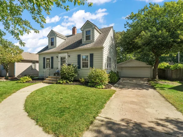 8433 Kraay Ave, Munster, IN 46321