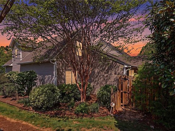 4th image of 223 Misty Waters Ln
