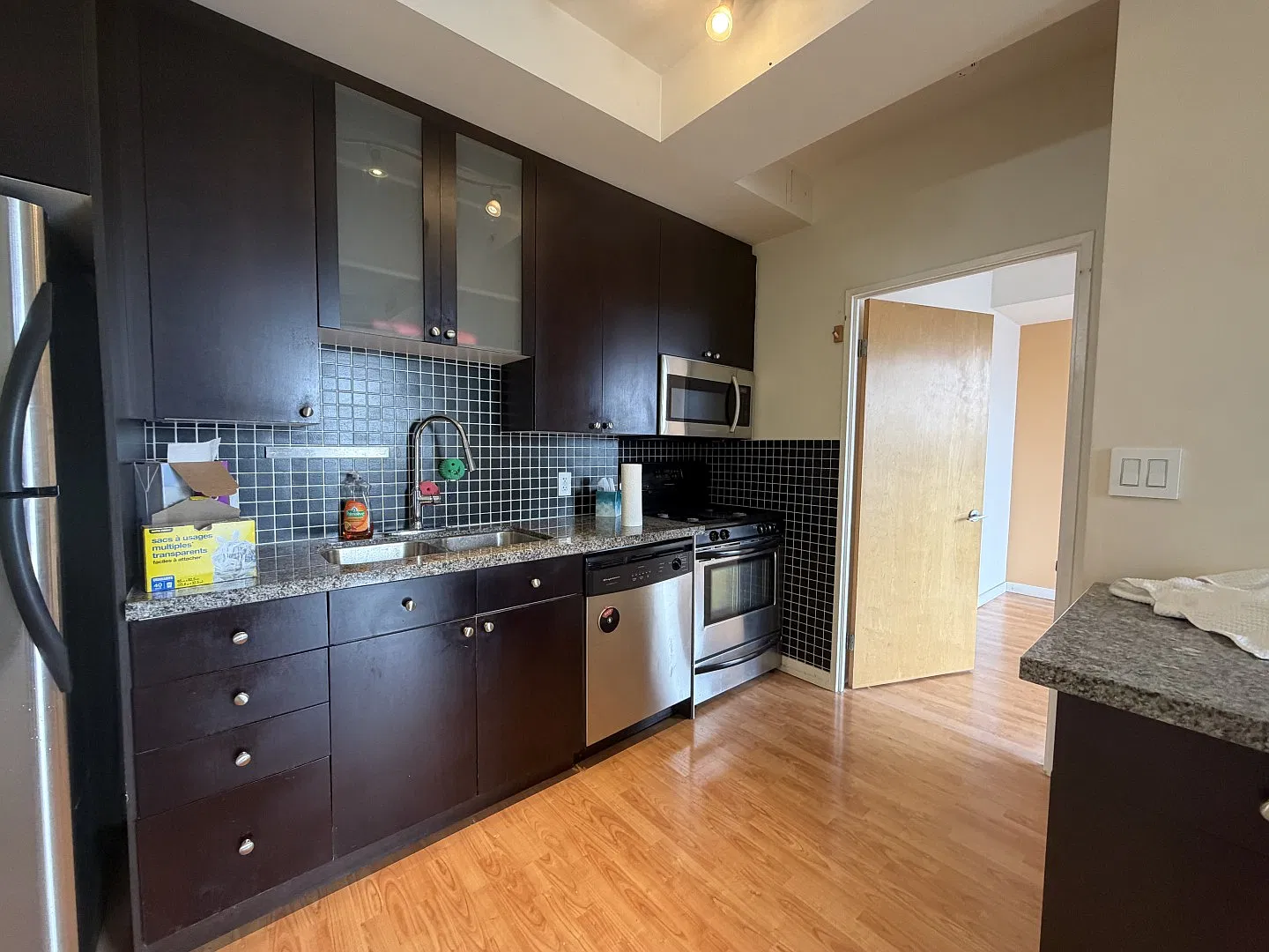 1 bed, 1.5 bath, 798 sqft, $2,675 — Photo 3