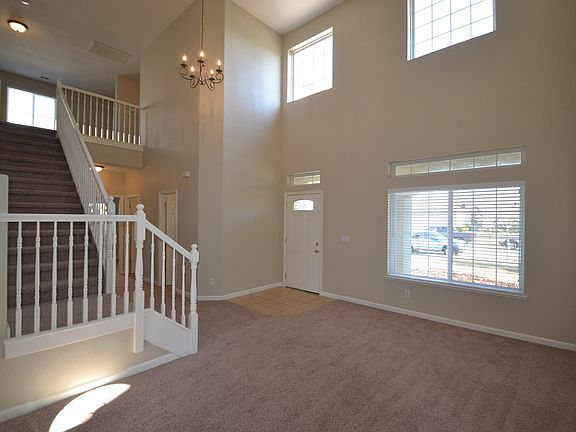 4th image of 2288 Claremont Way