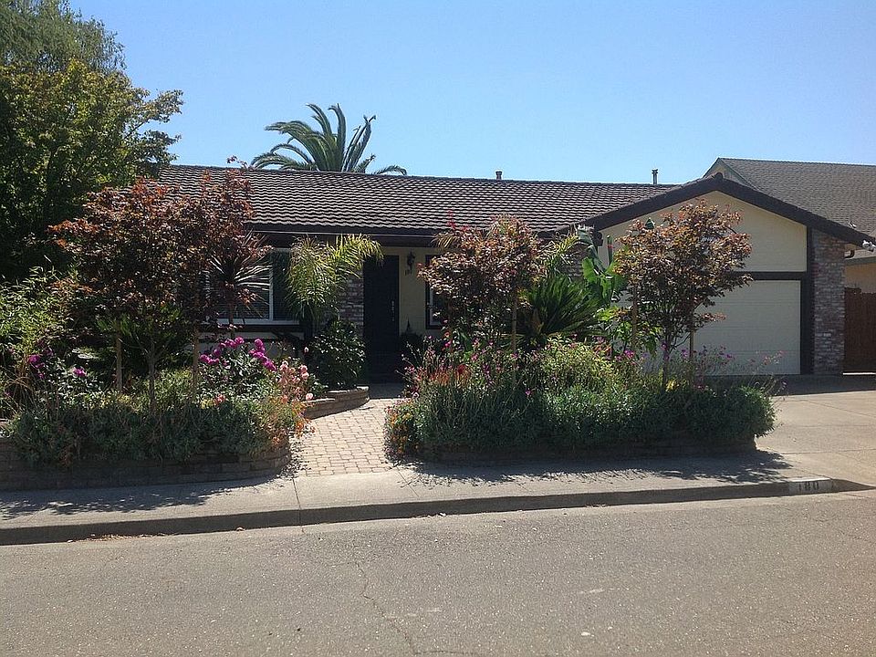 1st image of 180 Eckmann Pl