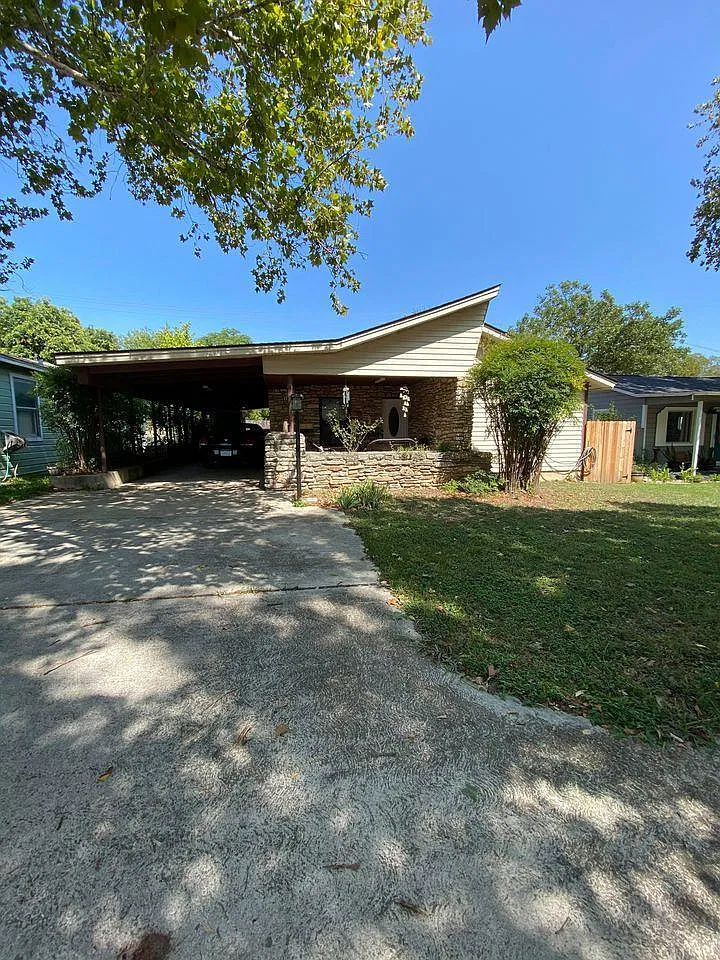 2 bed, 1.0 bath, 952 sqft, $1,450 — Photo 1