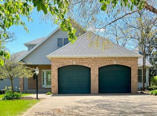60 Royal Wood Dr, La Salle, IL