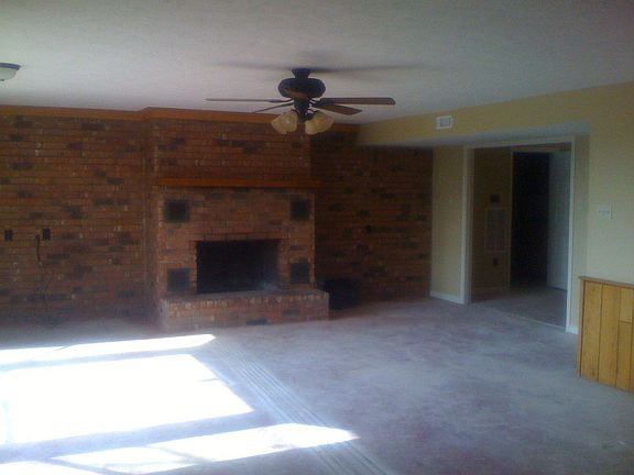 Great Room w/ Fireplace