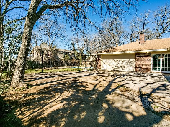 4th image of 1208 Woodridge Cir