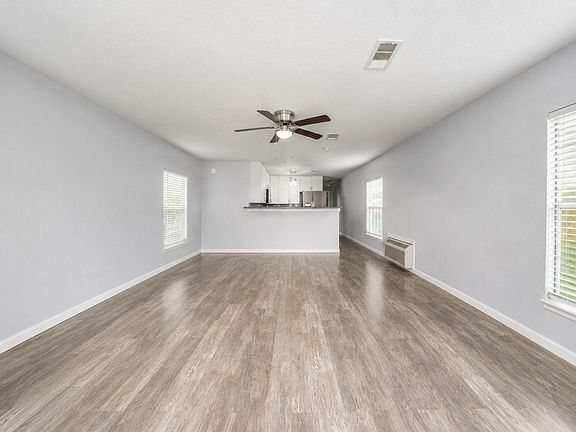 5th image of 6317 Heards Ln