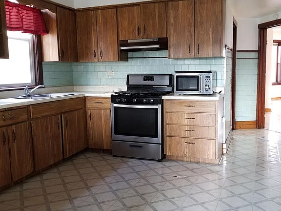 3rd image of 3236 N Lawndale Ave #2