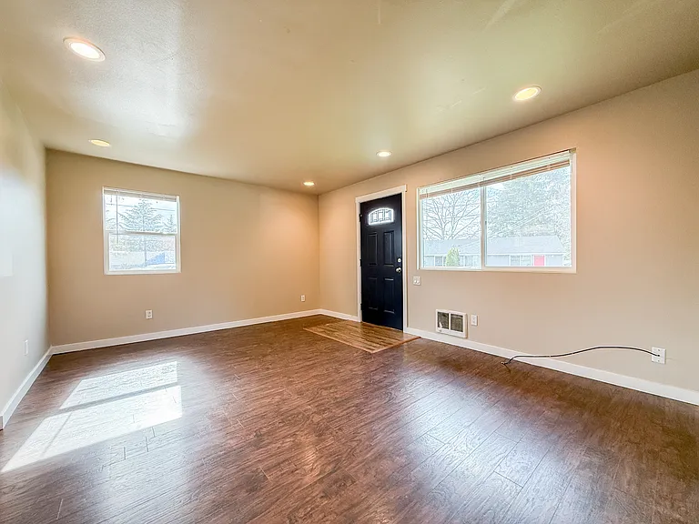 1808 Harrington Ave NE — Photo 8