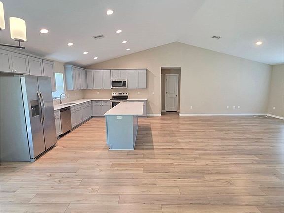 3rd image of 5519 Castania Dr