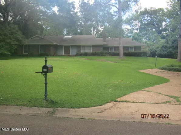 218 Brae Burn Dr, Jackson, MS 39211