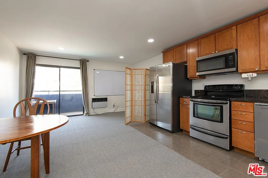 Studio, 1.0 bath, 377 sqft, $2,250 — Photo 2