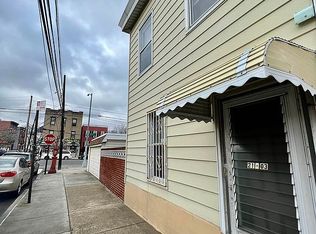 21-03 25th Rd #1, Astoria, NY 11102