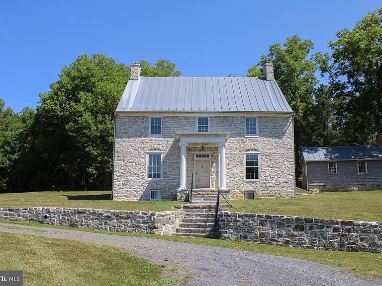 242 Fort Bowman Rd — Photo 2