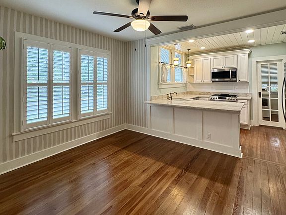 4th image of 707 SE 10th Pl #1