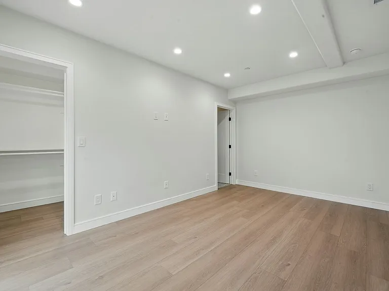 8234 Blackburn Ave #8236-1/2 — Photo 42