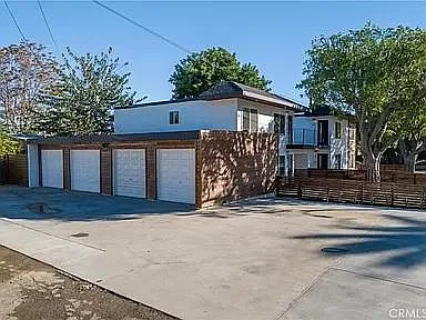 1062 S Gordon St — Photo 15