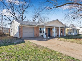 8 Flamingo Dr, Saint Peters, MO 63376