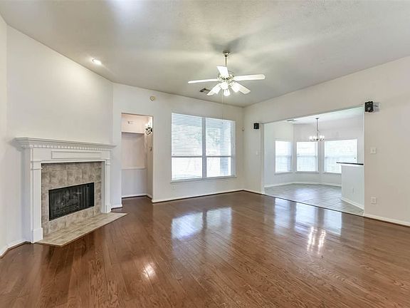 5th image of 2318 Silver Bay Dr