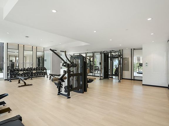 5th image of 407 N Riverside Dr #504