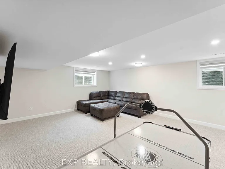 934 Clarkia St — Photo 37