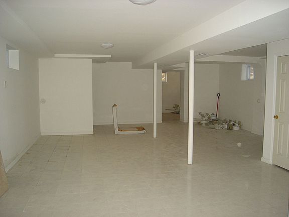 Basement-8Ft Hi Ceiling, 1200 SF Space, Tiled Floor