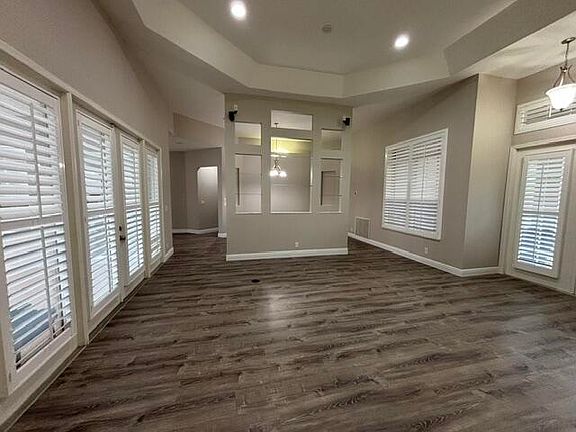 2nd image of 551 NW SHARPE Street