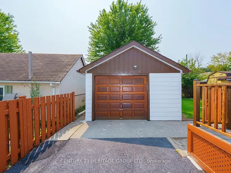 203 Hibbert Ave — Photo 29