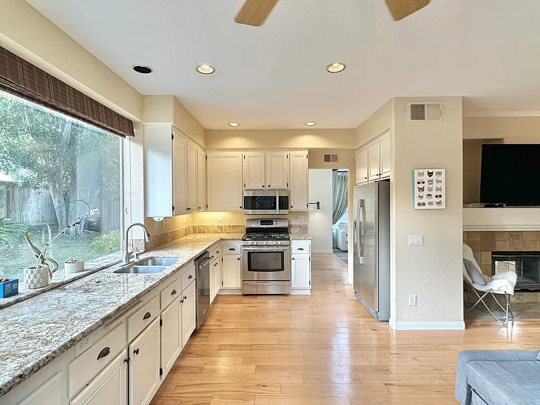 13686 Essence Rd — Photo 18